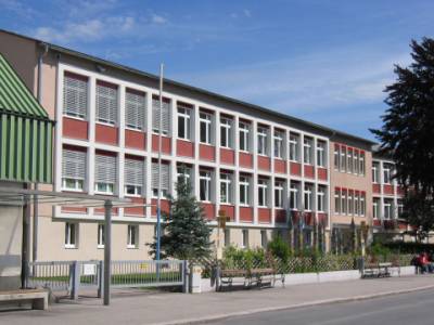 Die Volksschule in Freistadt vs